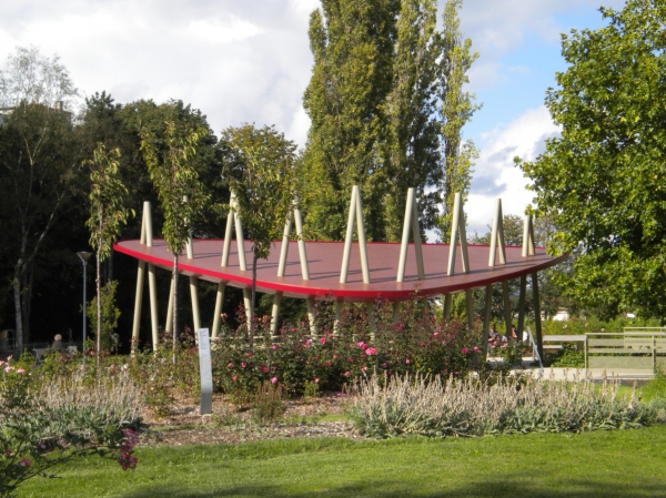 DETENTE A LA ROSERAIE