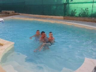 Après midi piscine suivi d'un barbecue