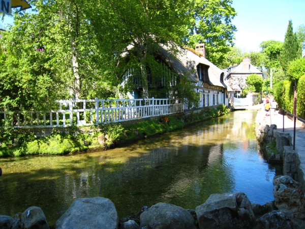 PROMENADE A VEULES LES ROSES