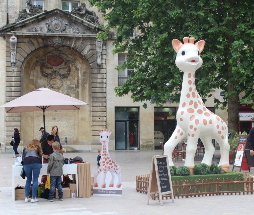 jeu de piste dans Rouen avec la girafe Sophie