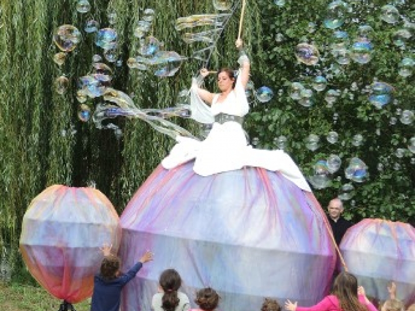 SPECTACLE RUE