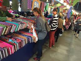 Foire aux tissus a Fontvielle