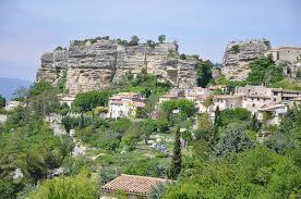 Le Rocher de Bellevue à SAIGN0N 84.