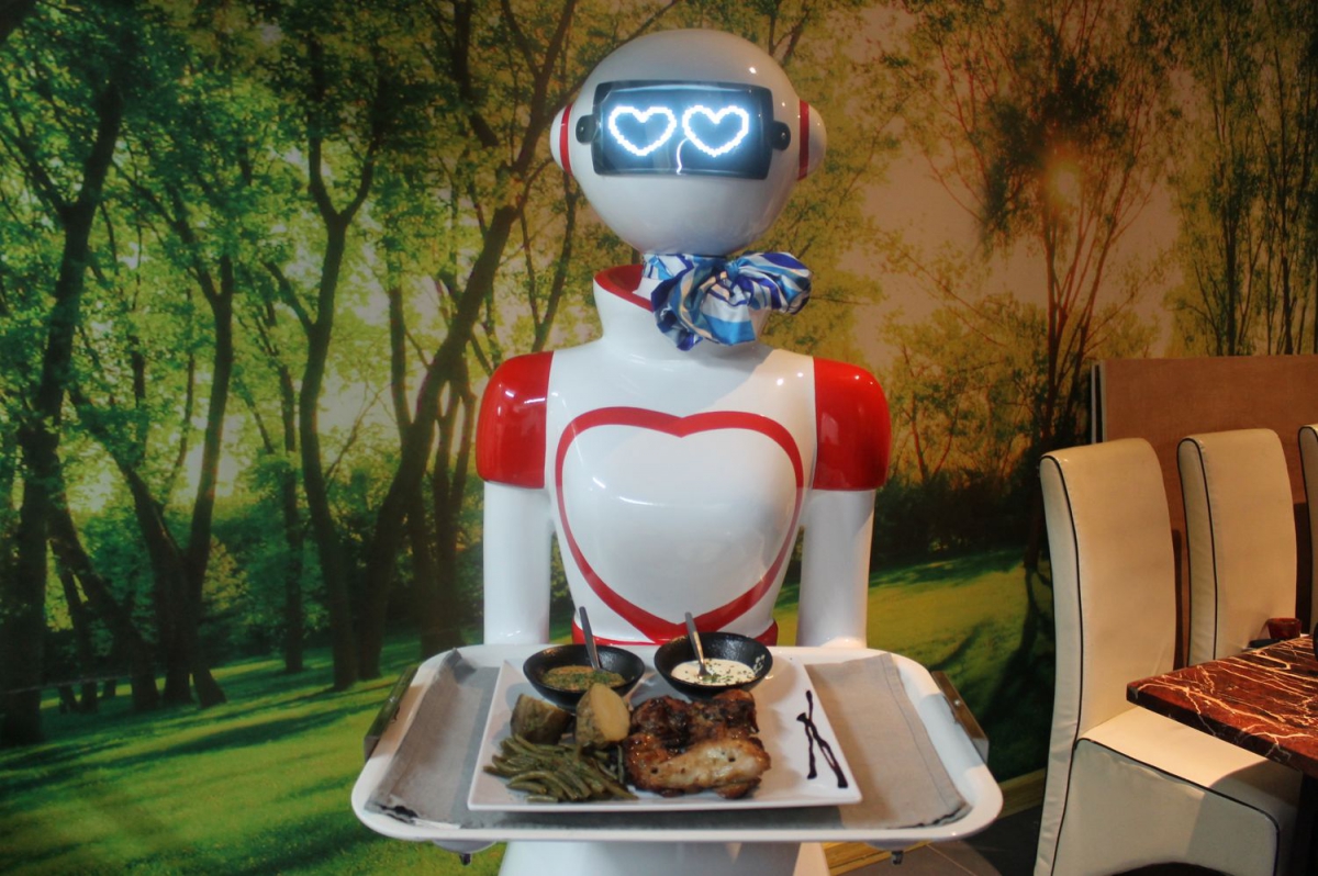 Service fait par Dame ROBOT
