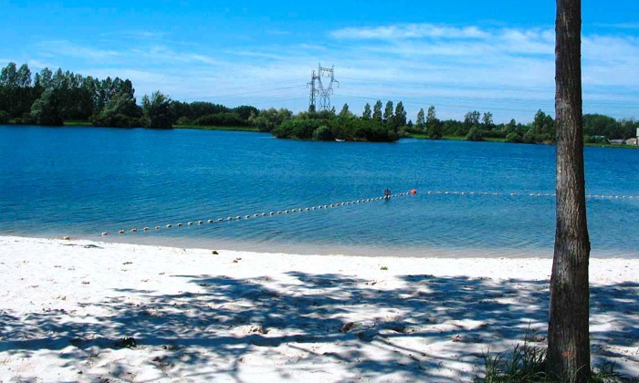 UN DIMANCHE AU BORD DE L'EAU