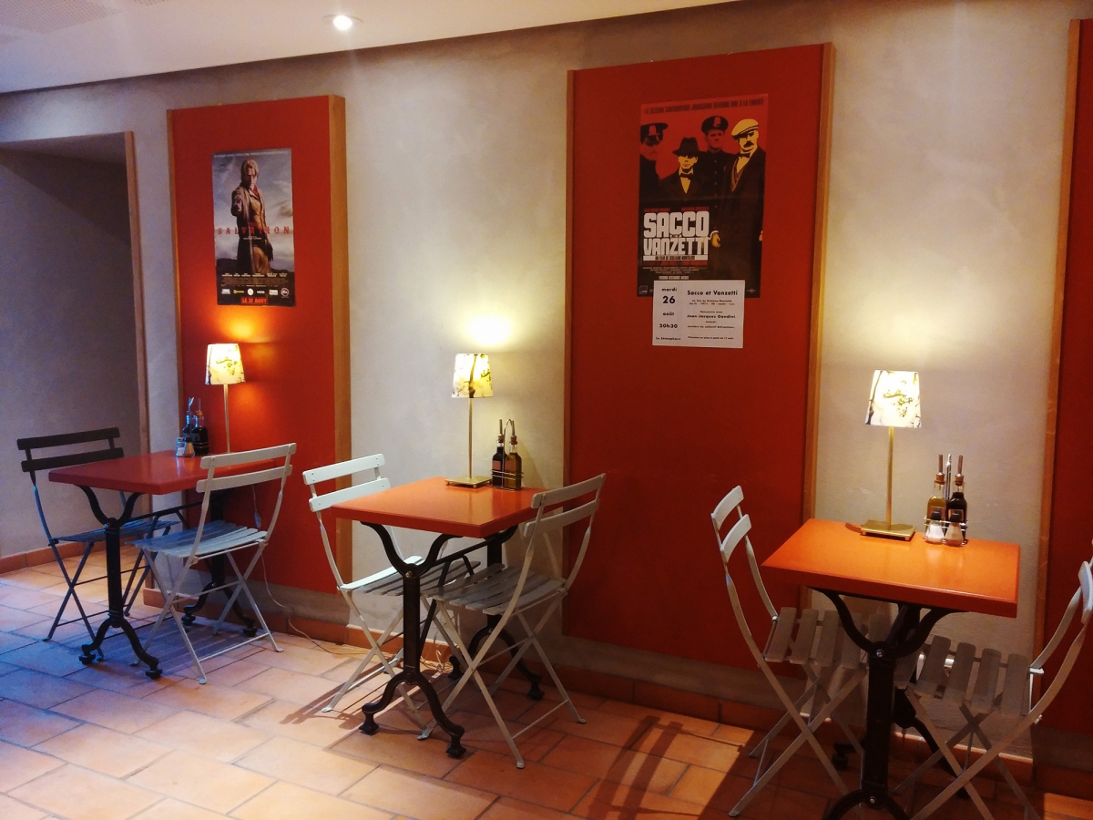 Un petit tour à la cafétéria avant le Grand Bain.