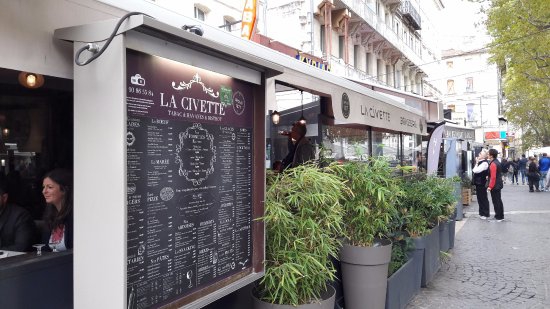 Restaurant avant expo MIRABILIS Palais des Papes.