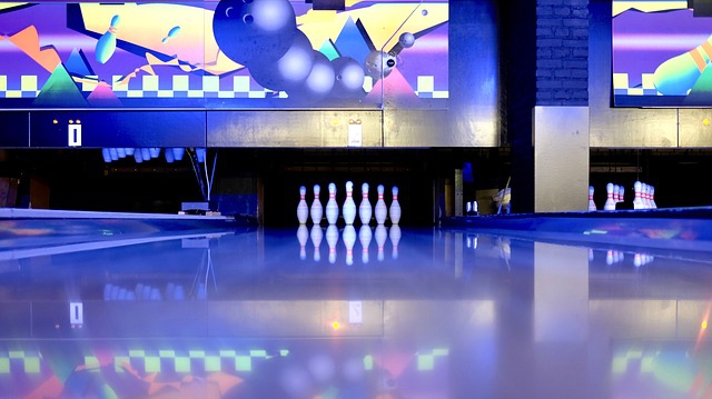 BOWLING