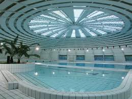 Piscine couverte : bassin de 25 m , d'un bassin ludique et d'un pataugeoire extérieur