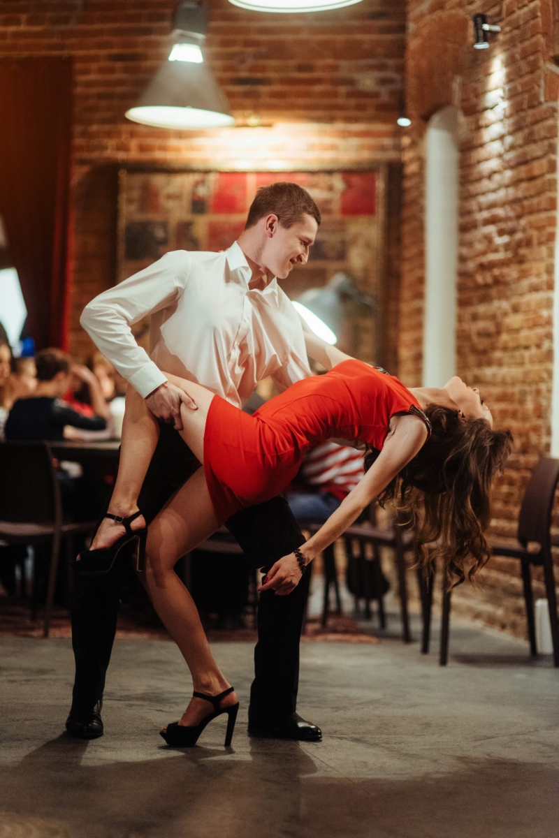 Ecole de danse  SALSA BACHATA et KIZOMBA sur PARIS 12ème