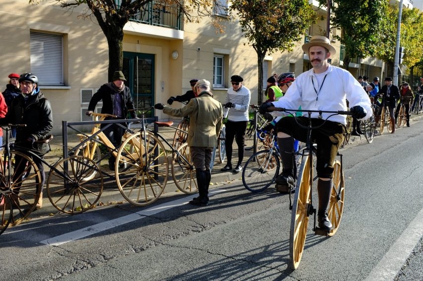 Arrivée de la Course des Vélocipèdes Paris Rouen
