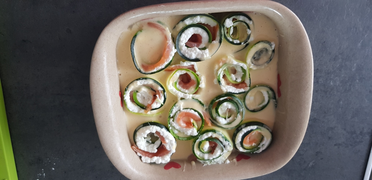 Cours de cuisine : clafoutis de rouleaux de courgette/saumon