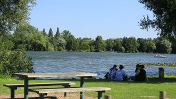 Pique-nique et détente au lac d'Ardres