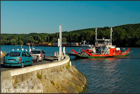 Picnics apéro  12h &soir , balade Sahurs port du rire obligatoire