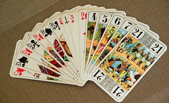 Jouer au tarot , au TSBV