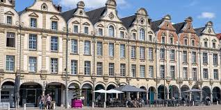 Arras, les places, le beffroi.