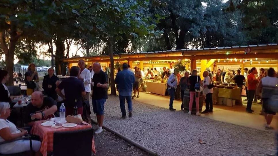 Mensuelle Marché producteur à la Manade