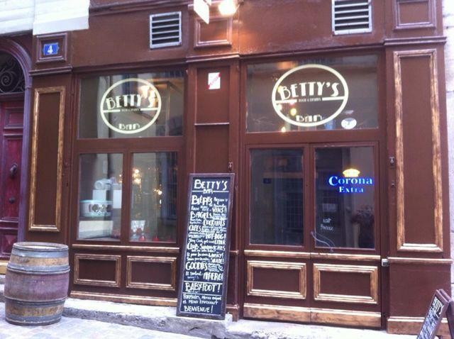 Accueil des nouveaux au Betty's bar