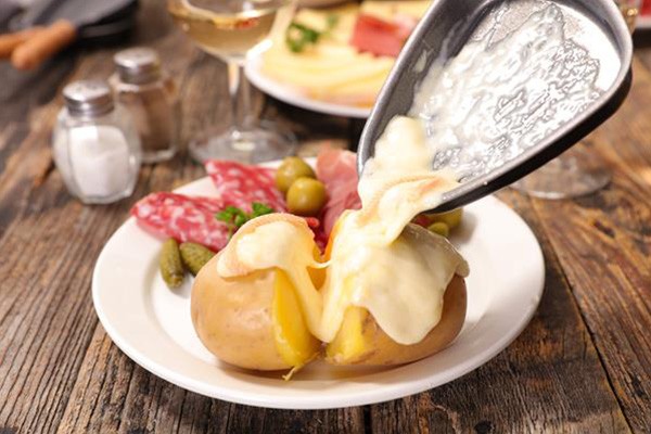 Soirée raclette en auberge espagnole entre nous