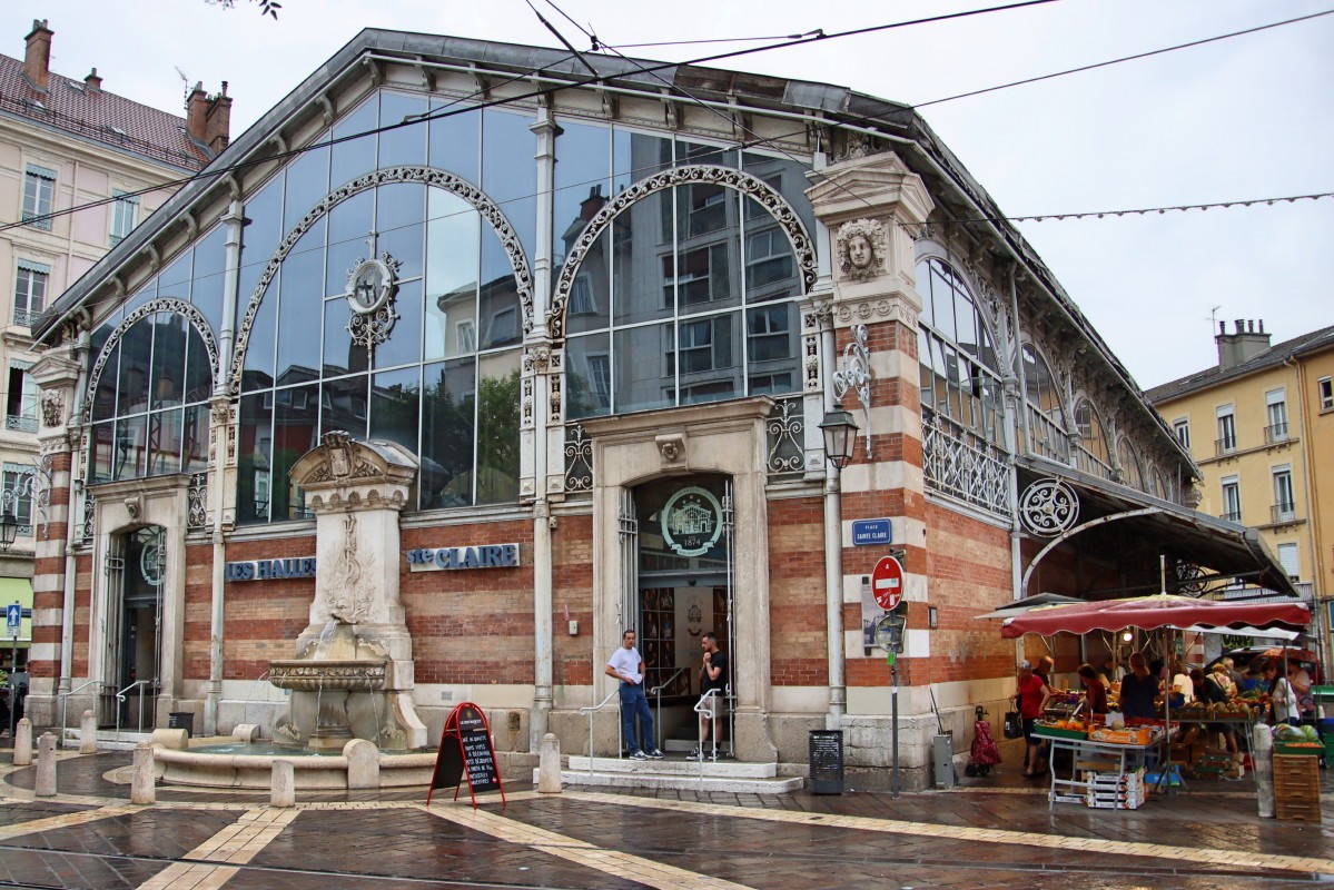LES HALLES DE GRENOBLE FETENT NOEL