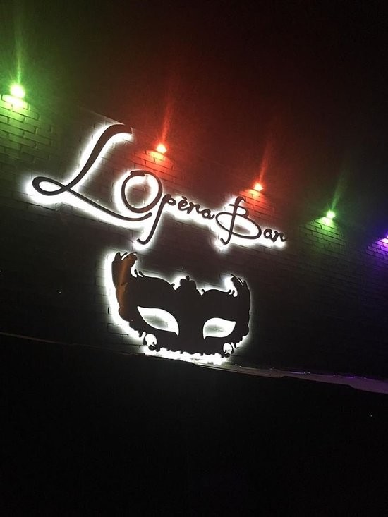 Sortie à l'opéra bar