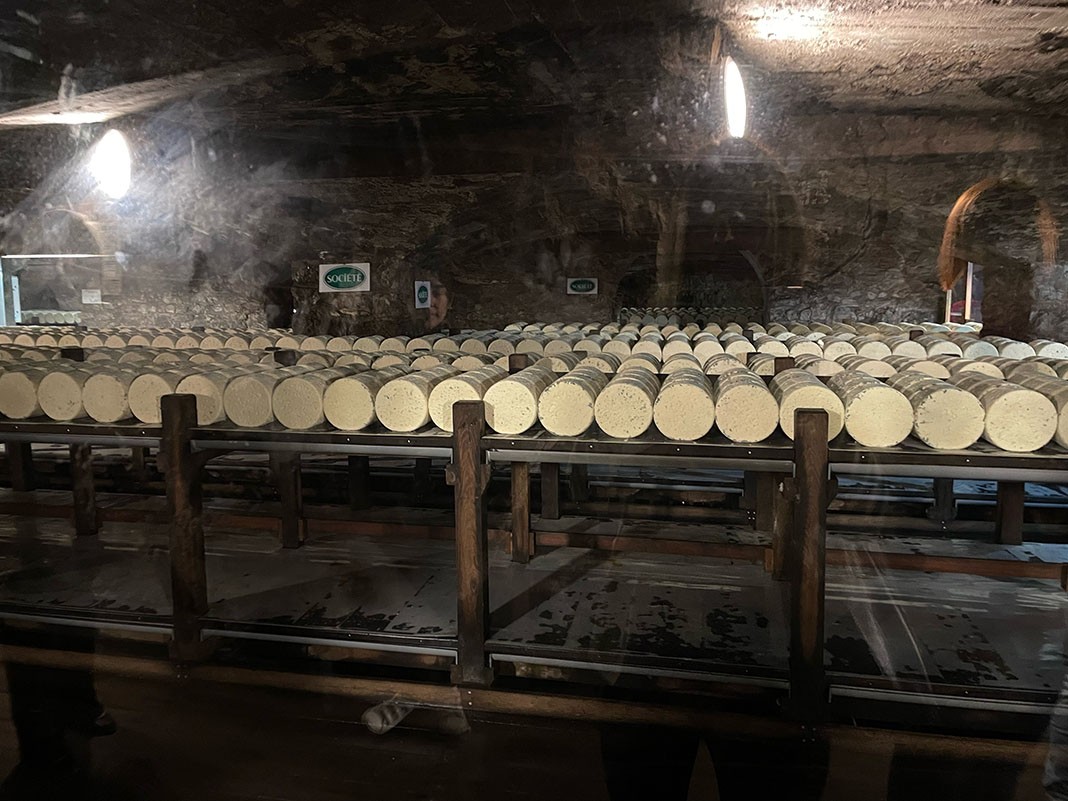 RANDO le sentier des chelles, puis visite des caves de Roquefort