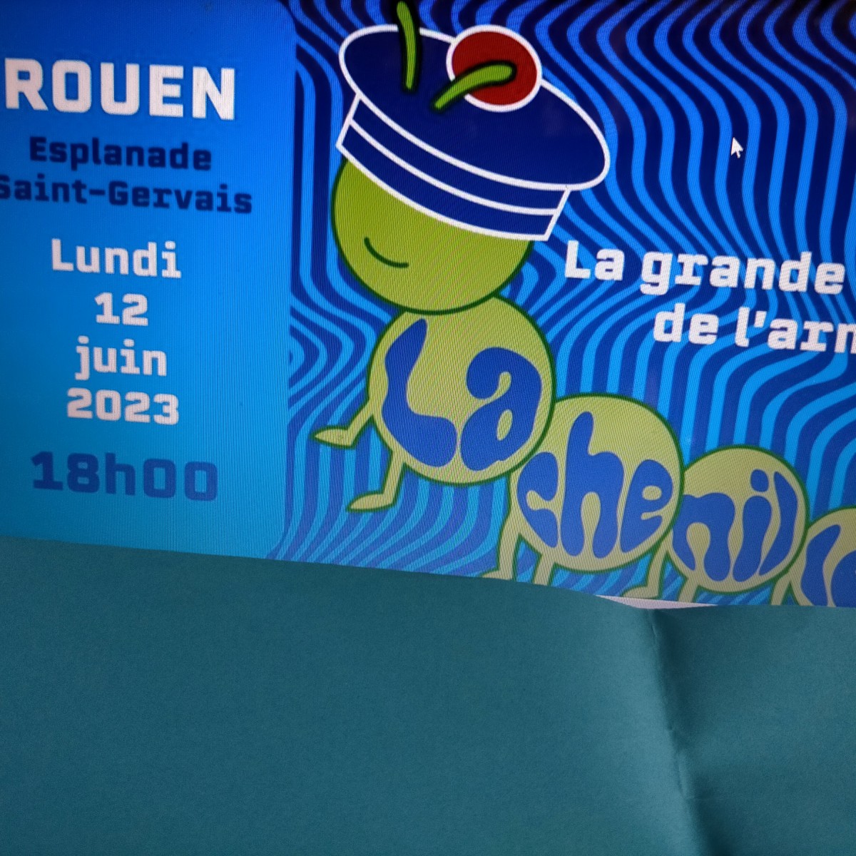 LA PLUS GRANDE CHENILLE DE L'ARMADA
