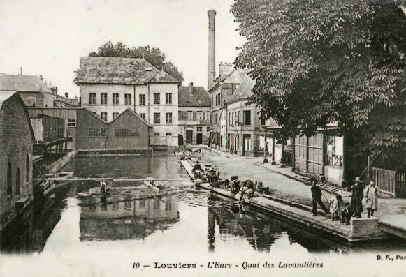 Lorsque Louviers continue à explorer son passé et inaugure la nouvelle configuration de place de la Poissonnerie.