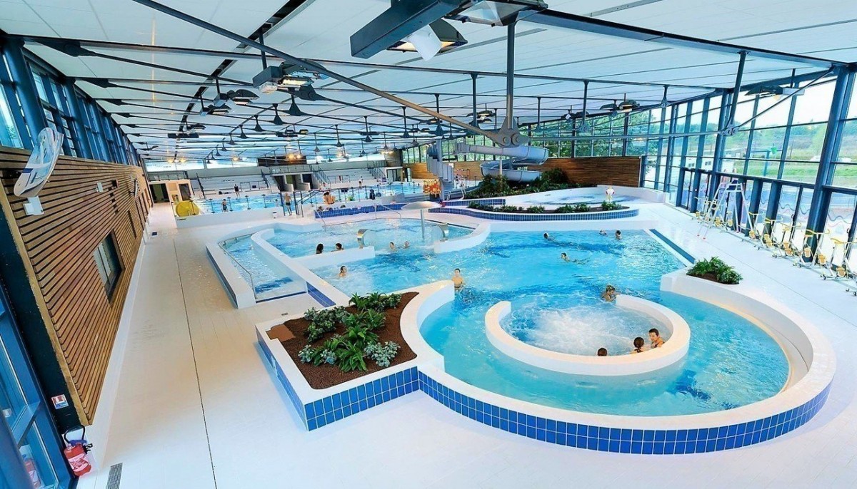 Piscine sauna hammam et jacuzzi à Palaiseau