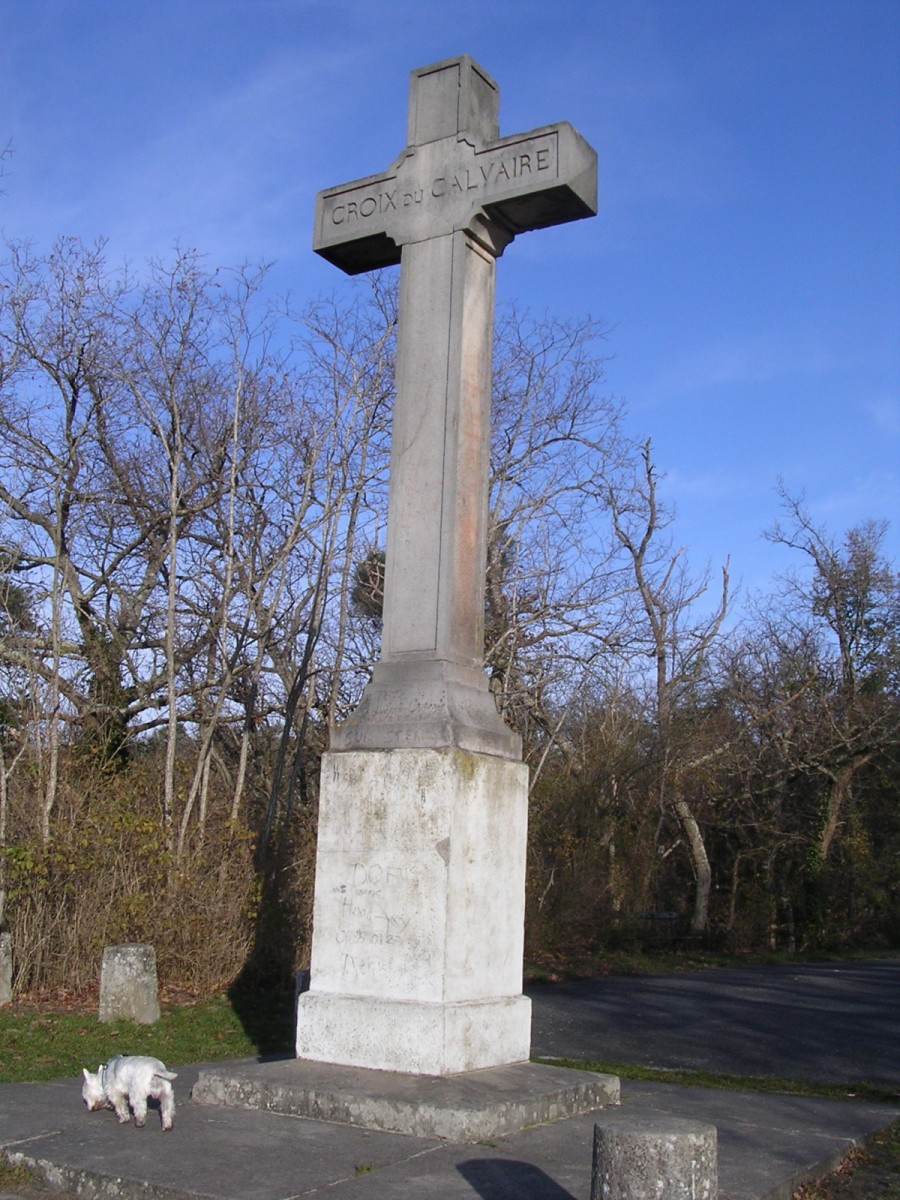 La Croix du Calvaire et le rocher Cassepot