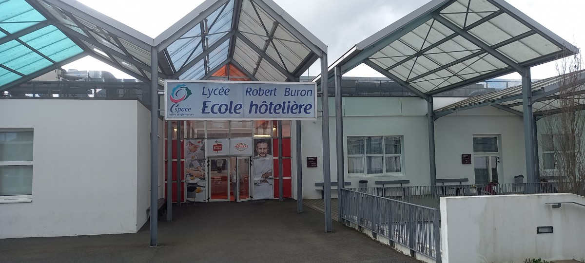 Cocktail  lycée BURON 18H (en haut)