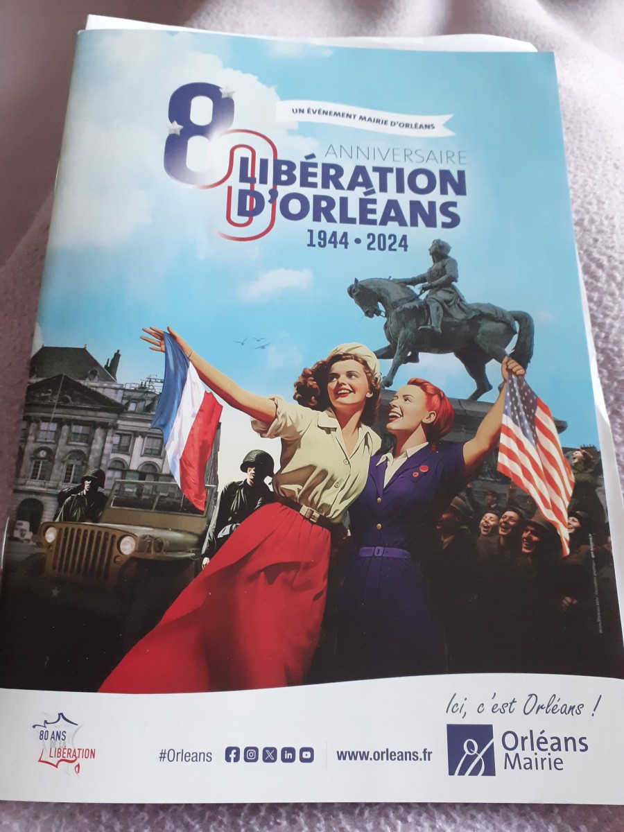 défilé de voitures anciennes américaines le 16 aout