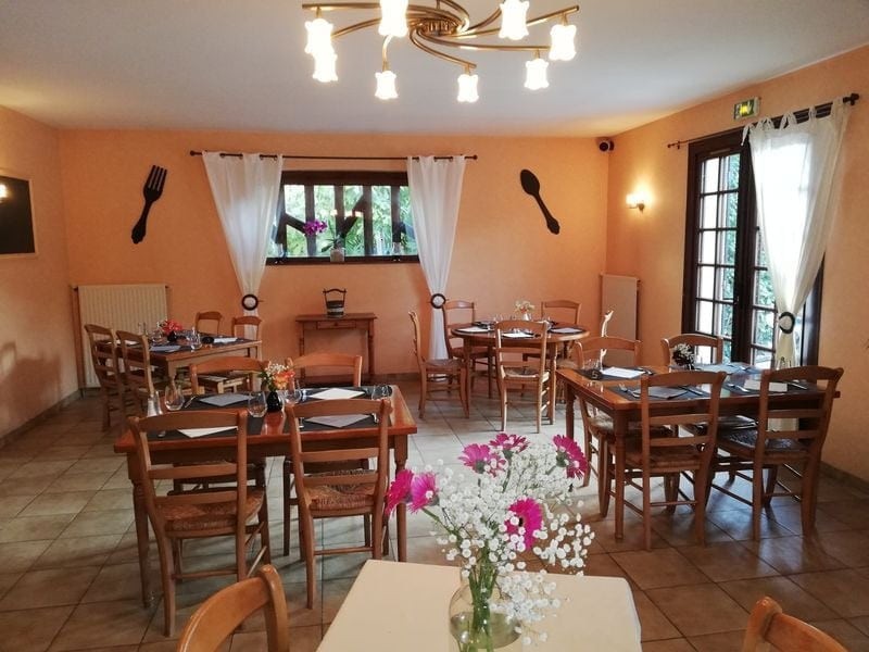 MENSUELLE   Repas de Noël à Fontaine la Guyon