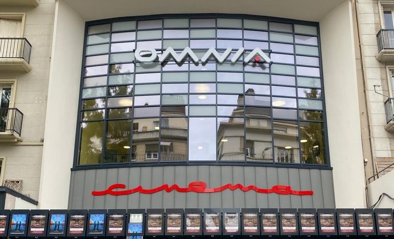La mer au loin à l'Omnia