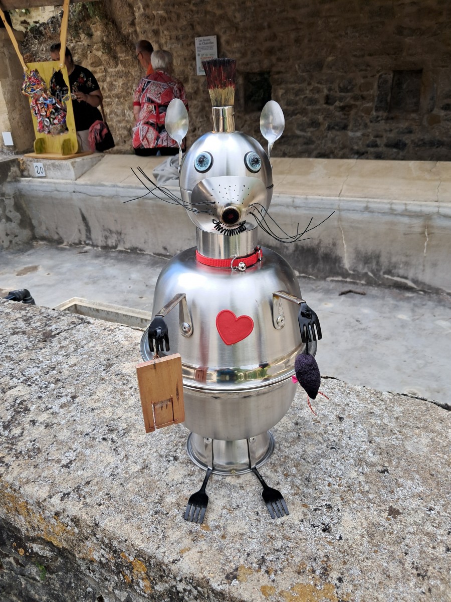 Visite de Chabrillan, ses chats, ses chèvres....