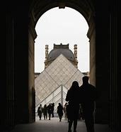 VISITE-ENQUETE :  L'AFFAIRE DU LOUVRE