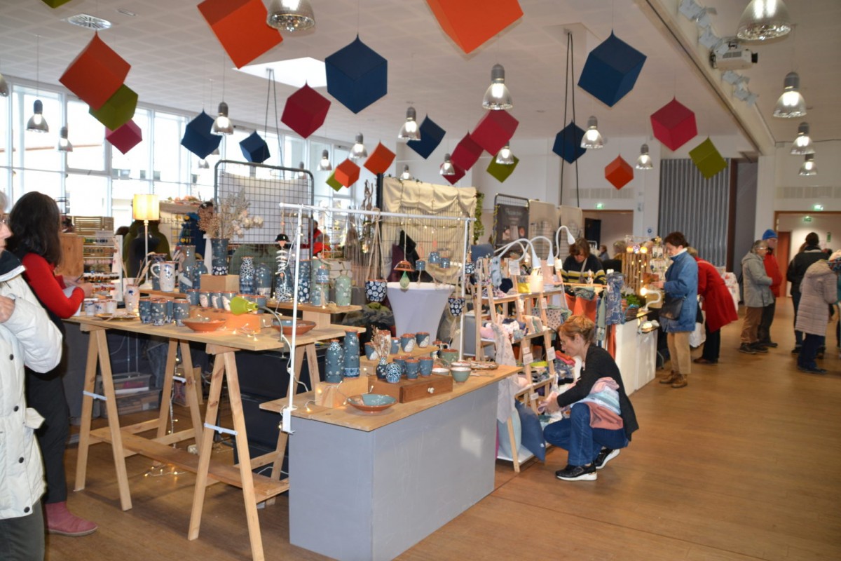 MENSUELLE ET SALON DE L ARTISANAT