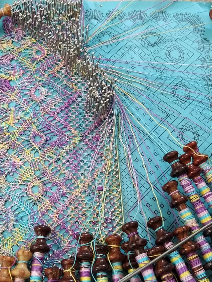 EXPOSITION AUTOUR DU FIL