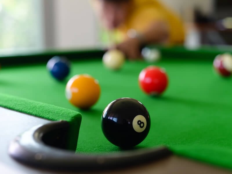 Jouer au billard