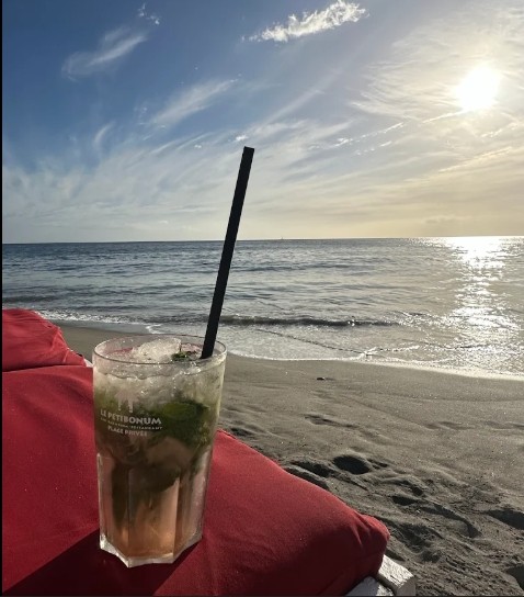 Plage et apéro coucher de soleil au Petibomum -Carbet